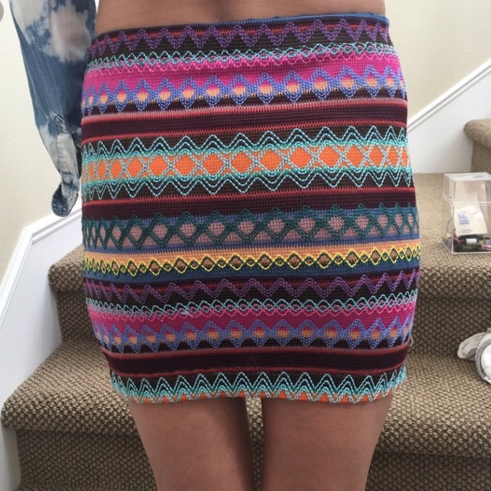 Bohemian colorful tight skirt. So flattering!